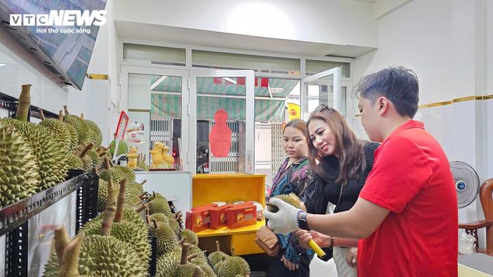 Sầu riêng gai đen tiền triệu mỗi trái vẫn ‘cháy hàng’ - Ảnh 4