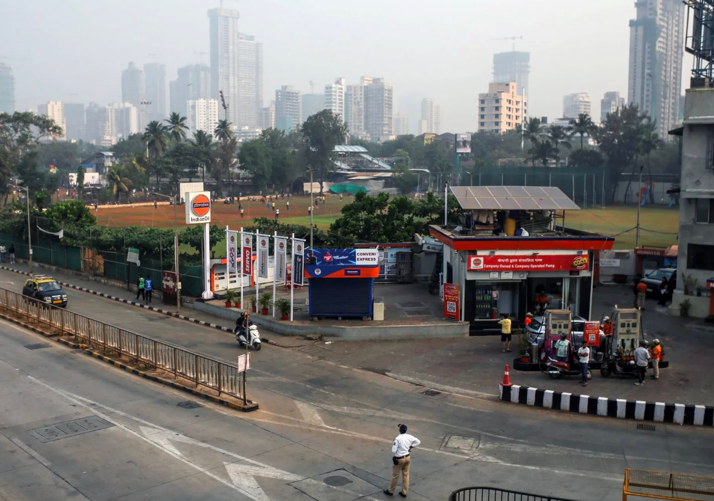 Đang trên đà vượt Đức và Nhật, nền kinh tế châu Á này bất ngờ chịu cú sốc từ xung đột Iran-Israel - Ảnh 1