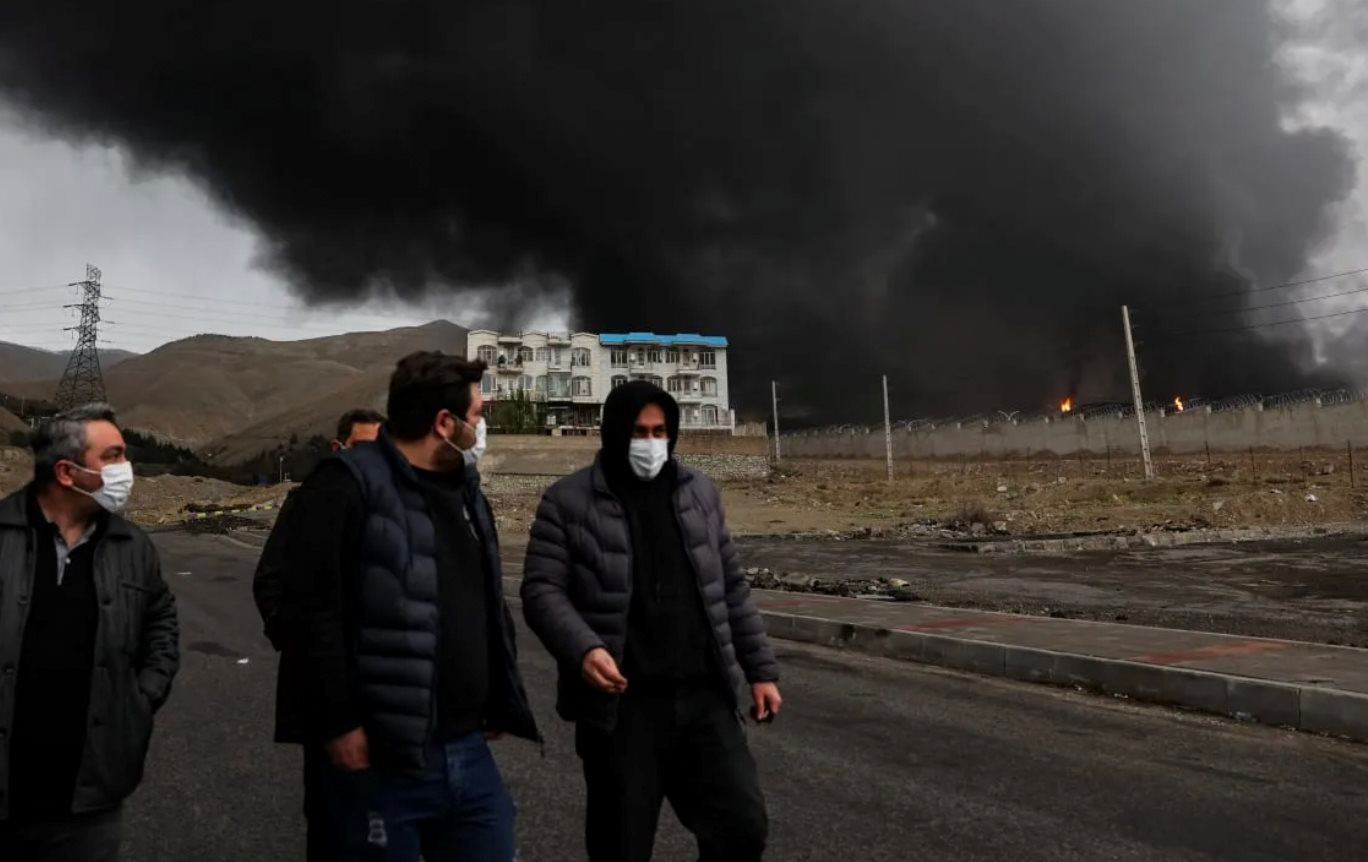 Phát hiện 13 siêu tàu chở dầu Iran liên tục di chuyển giữa chiến sự, thu về hơn 140 triệu USD/ngày nhờ Mỹ - Ảnh 1