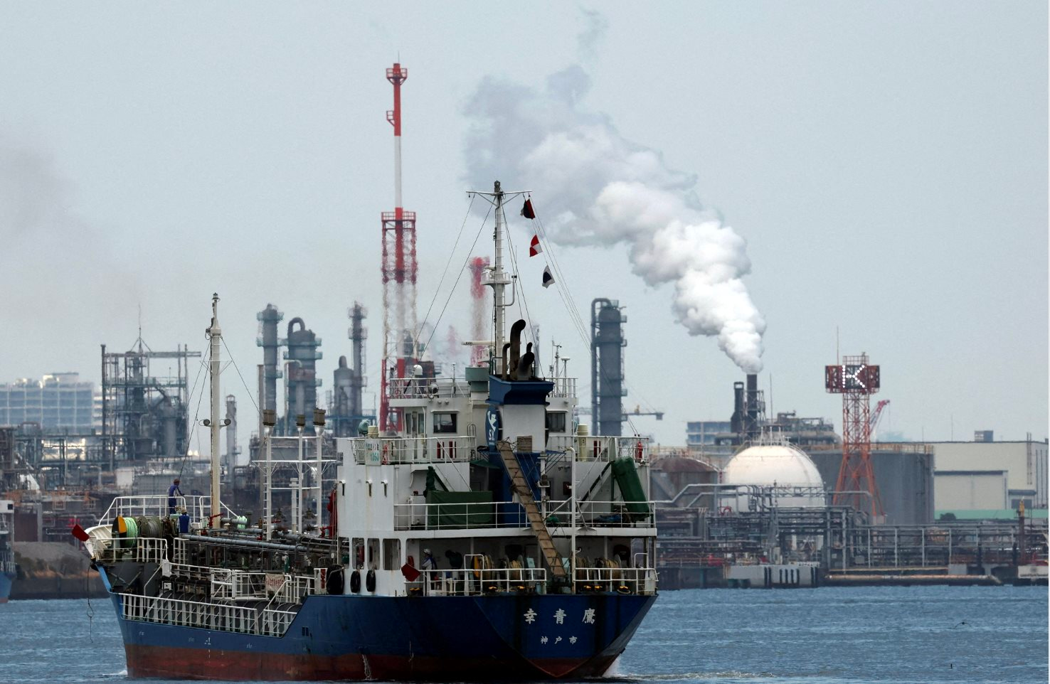 Tàu chở 200.000 thùng dầu Nga đang đến Cuba bất ngờ dừng lại ở một quốc gia ngay gần, thêm 2 tàu chở hàng viện trợ mất liên lạc - Ảnh 1