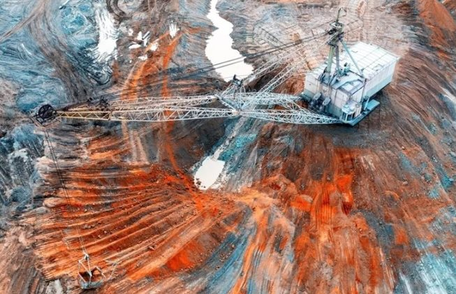 Khoan hơn 6.000m xuống đáy biển, một quốc gia châu Á vừa phát hiện mỏ đất hiếm khổng lồ, trữ lượng đủ cả thế giới dùng trong hơn 700 năm - Ảnh 1