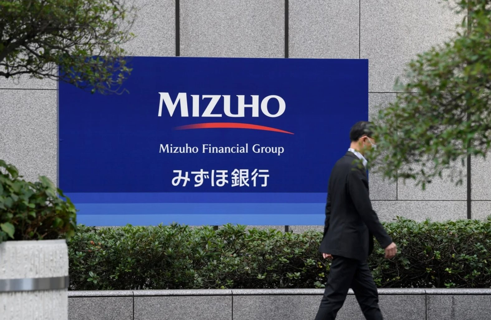 Một ngân hàng lớn vừa tuyên bố thay thế 5.000 vị trí văn phòng bằng AI - Ảnh 1