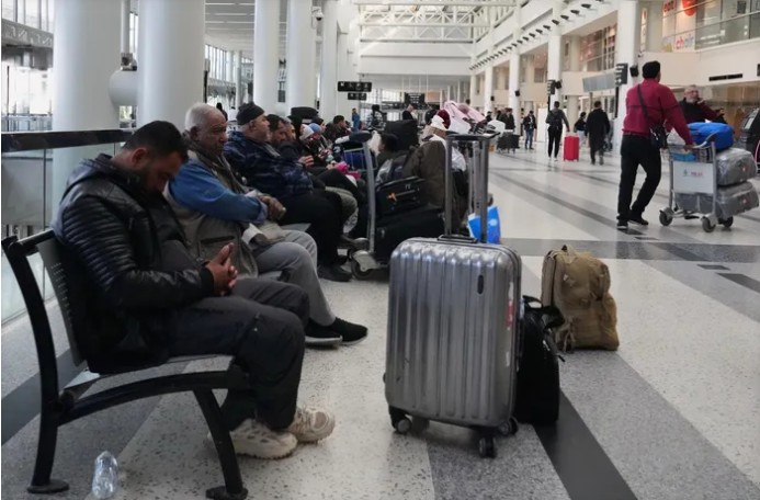 Đừng bắt họ trả phòng, chúng tôi trả tiền: 1 nước mạnh tay bao 20.000 khách mắc kẹt sau khi Iran tấn công - Ảnh 1