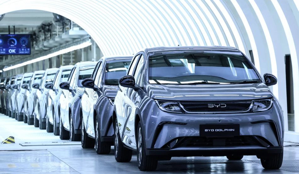 Đi ngược thế giới, Trung Quốc bá chủ xe điện nhờ tự sản xuất gần 80% linh kiện lõi, lợi nhuận lên tới 20% dù giá bán siêu rẻ - Ảnh 1