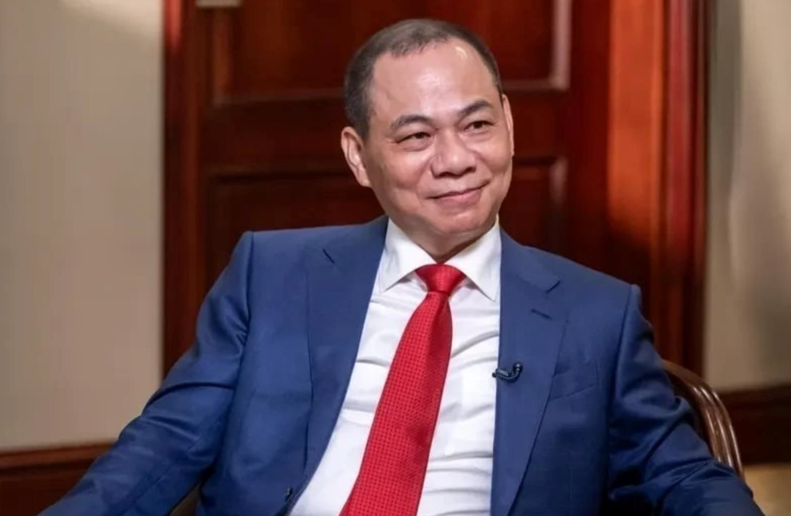 Tỷ phú Phạm Nhật Vượng rơi khỏi top 100 người giàu nhất thế giới vì cổ phiếu lao dốc - Ảnh 1