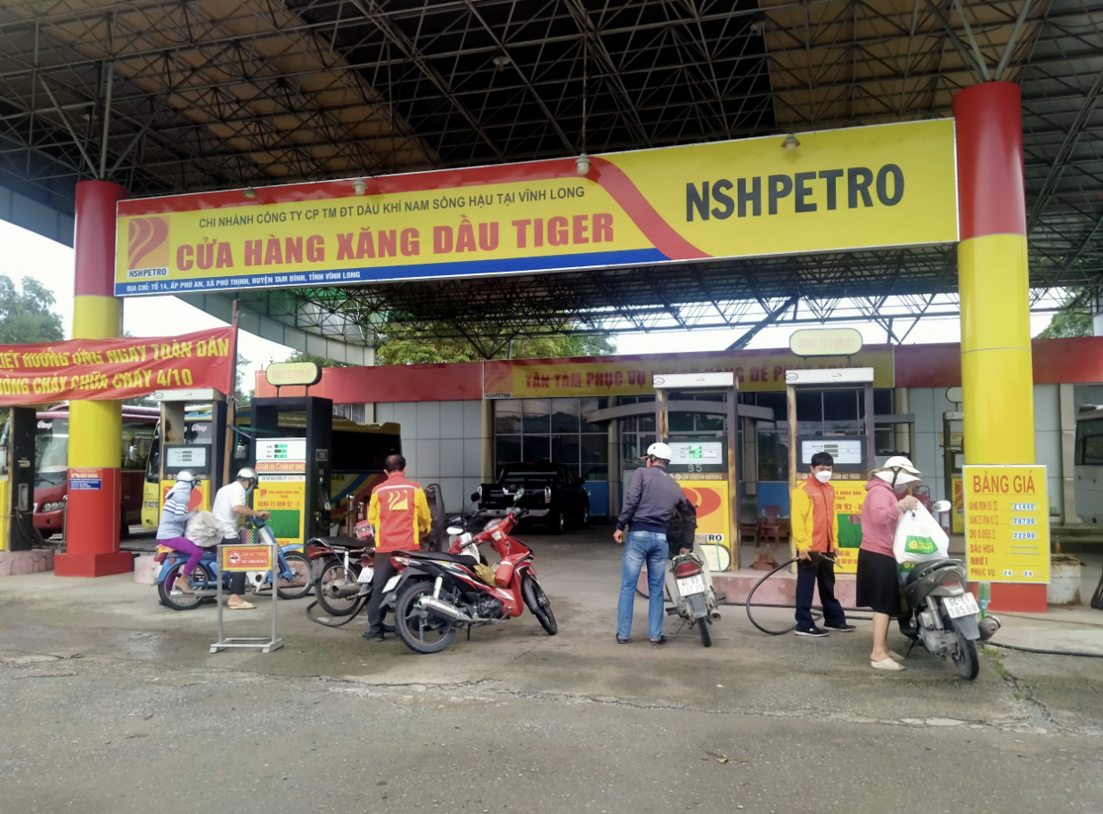 14 cây xăng được đem ra để thu hồi nợ - Ảnh 1