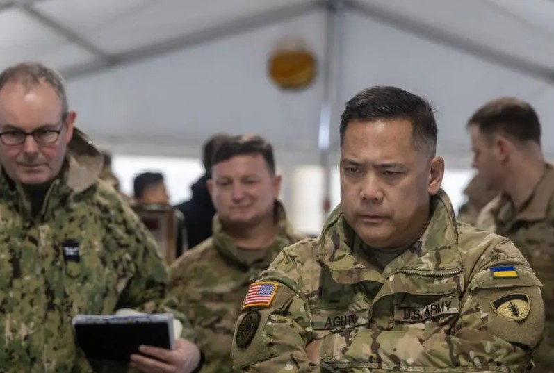 Cựu tướng Mỹ gặp rắc rối kép: Làm thất lạc tài liệu mật; say xỉn ở Ukraine dẫn tới 'chấn động não' - Ảnh 2