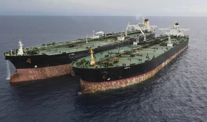 Phát hiện cả chục tàu chở gần 1 triệu tấn dầu Nga đang đến Trung Quốc thì quay đầu, đi thẳng đến Ấn Độ - Ảnh 1