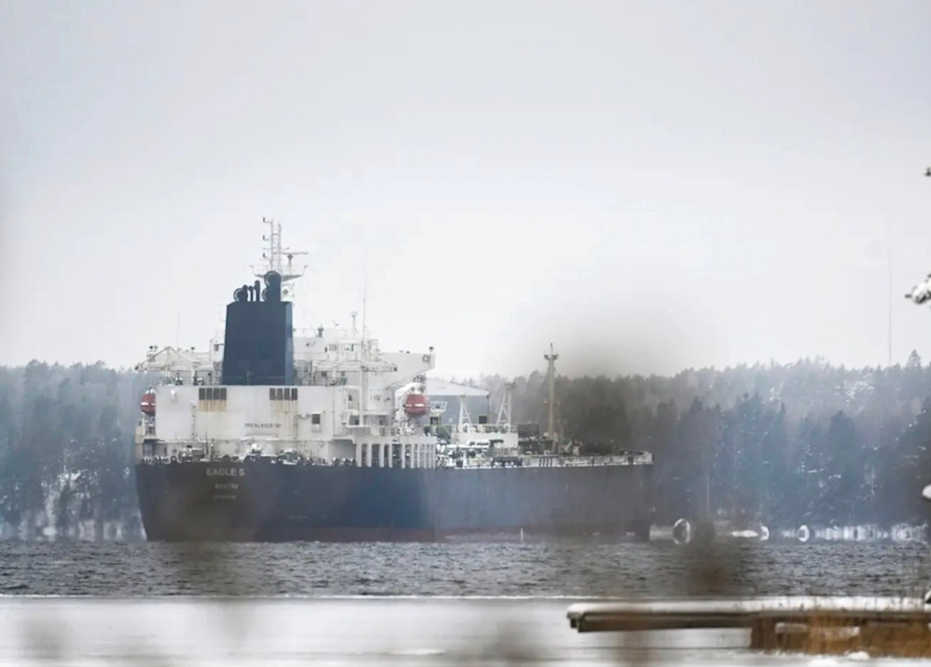 Nga 'chơi lớn': Tuyên bố sẽ điều tàu chiến hộ tống đội tàu 'bóng tối', có thể trang bị cả vũ khí cho tàu chở dầu - Ảnh 1