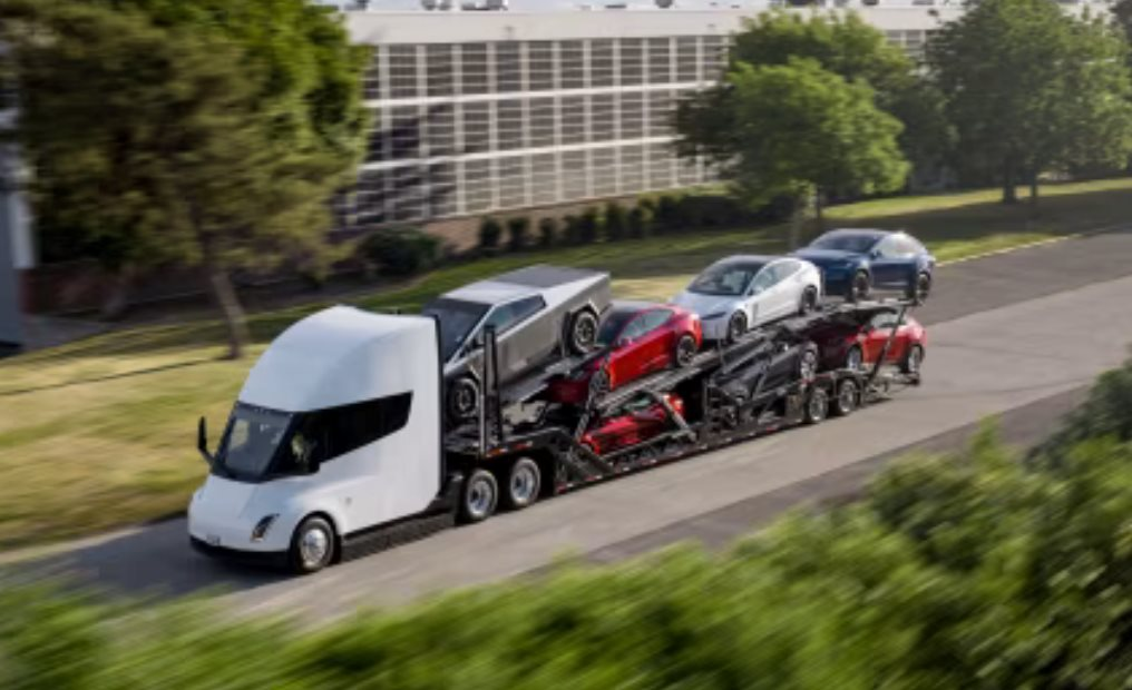 15.000 xe tải điện Tesla sắp được tung ra thị trường, giá rẻ hơn 100.000 USD so với nhiều đối thủ, đi được 800 km/sạc: Elon Musk đang toan tính gì? - Ảnh 1