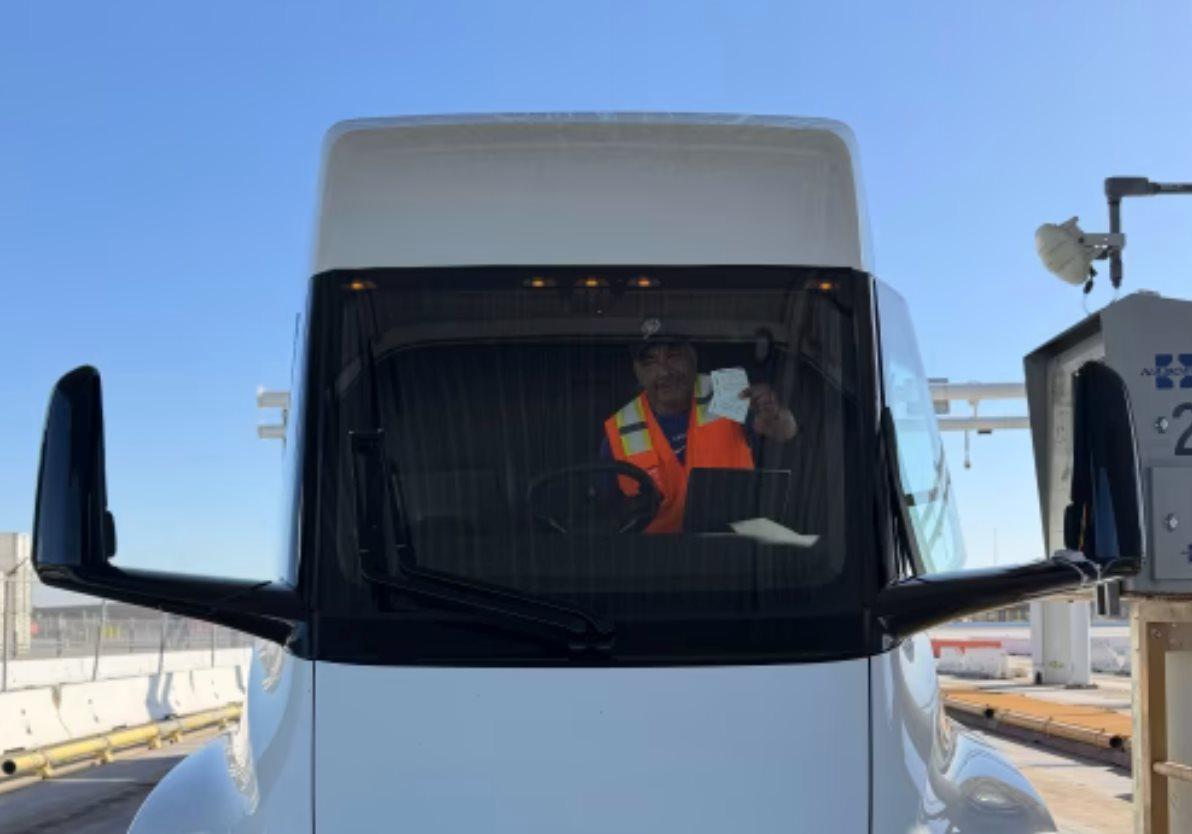 15.000 xe tải điện Tesla sắp được tung ra thị trường, giá rẻ hơn 100.000 USD so với nhiều đối thủ, đi được 800 km/sạc: Elon Musk đang toan tính gì? - Ảnh 2