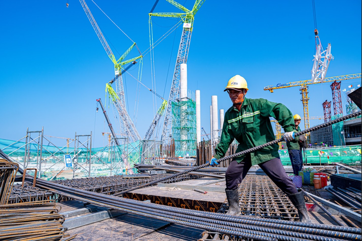 Cận cảnh nhà ga mới sân bay Phú Quốc bắt đầu lắp mái - Ảnh 4