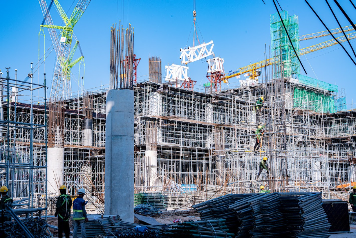 Cận cảnh nhà ga mới sân bay Phú Quốc bắt đầu lắp mái - Ảnh 3