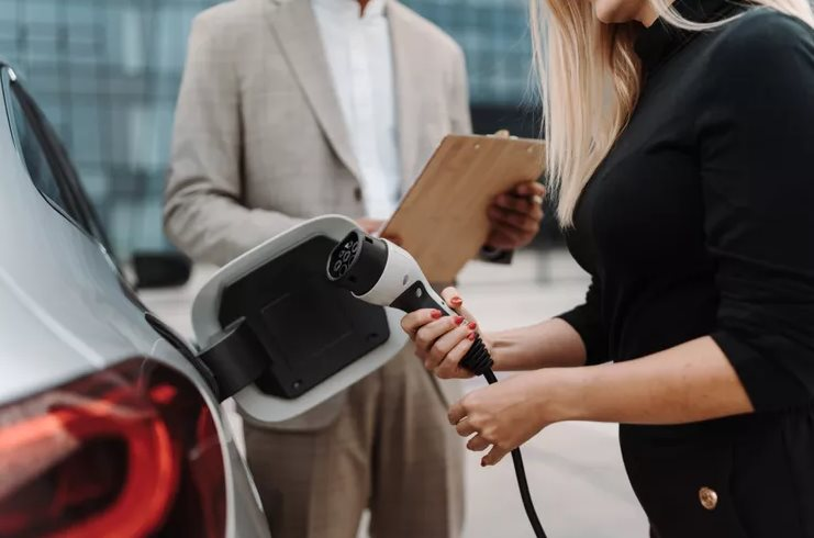 Tại sao xăng tăng cao tại Mỹ vẫn không đủ sức thổi bùng cơn sốt xe điện: Nghịch lý từ túi tiền người tiêu dùng - Ảnh 1