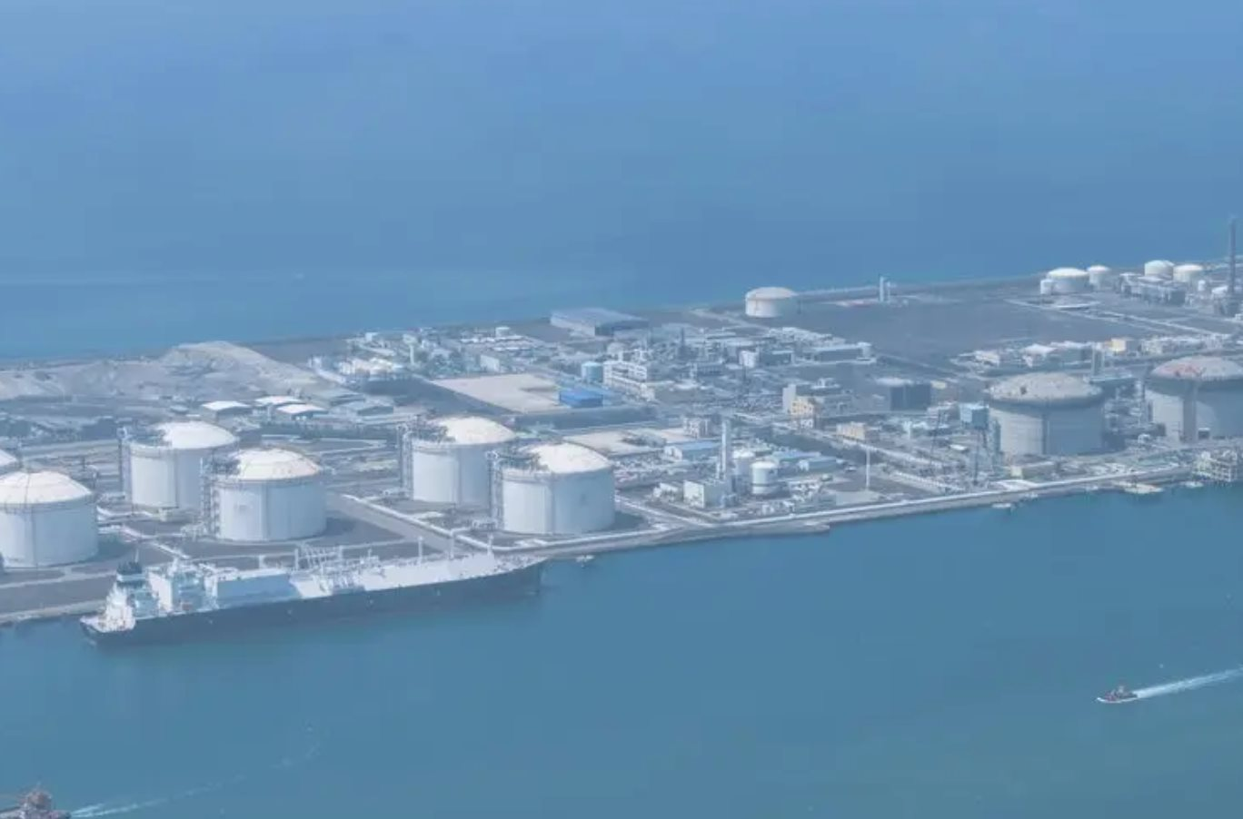 Ngành bán dẫn kêu cứu: Đang thiếu hụt nghiêm trọng 1 loại khí không thể thay thế, từ Apple đến Nvidia đều bị liên luỵ - Ảnh 1