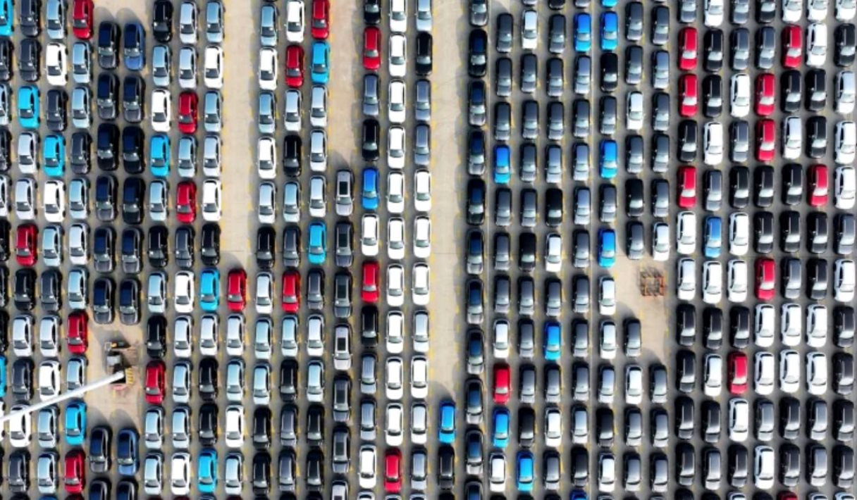 Chi phí nuôi ô tô xăng tăng 700 nghìn đồng/tháng, xe điện bỗng trở thành 'phao cứu sinh': Cả thế giới 'quay xe' chỉ trong 1 tuần - Ảnh 2