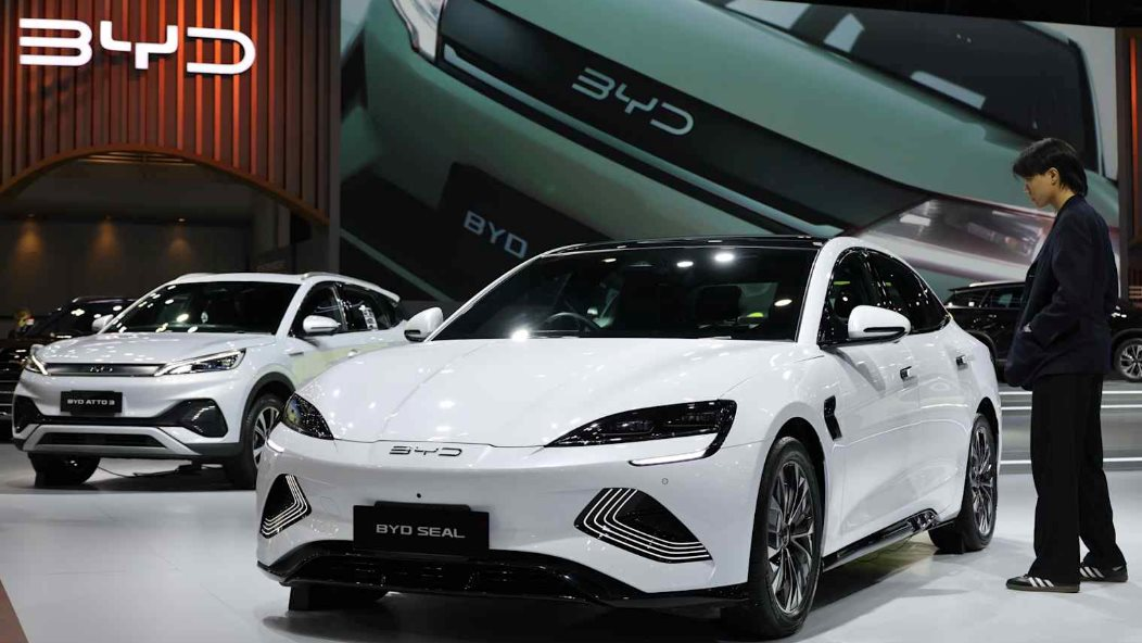 Lần đầu tiên trong vòng 5 năm, lợi nhuận BYD sụt gần 40%, phải kêu cứu thị trường quốc tế - Ảnh 1