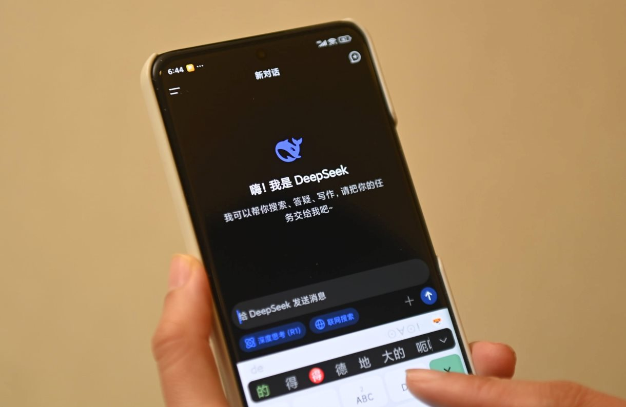 Sự cố mất truy cập kéo dài 12 giờ của 1 chatbot phơi bày mức độ phụ thuộc nghiêm trọng của con người vào AI - Ảnh 1