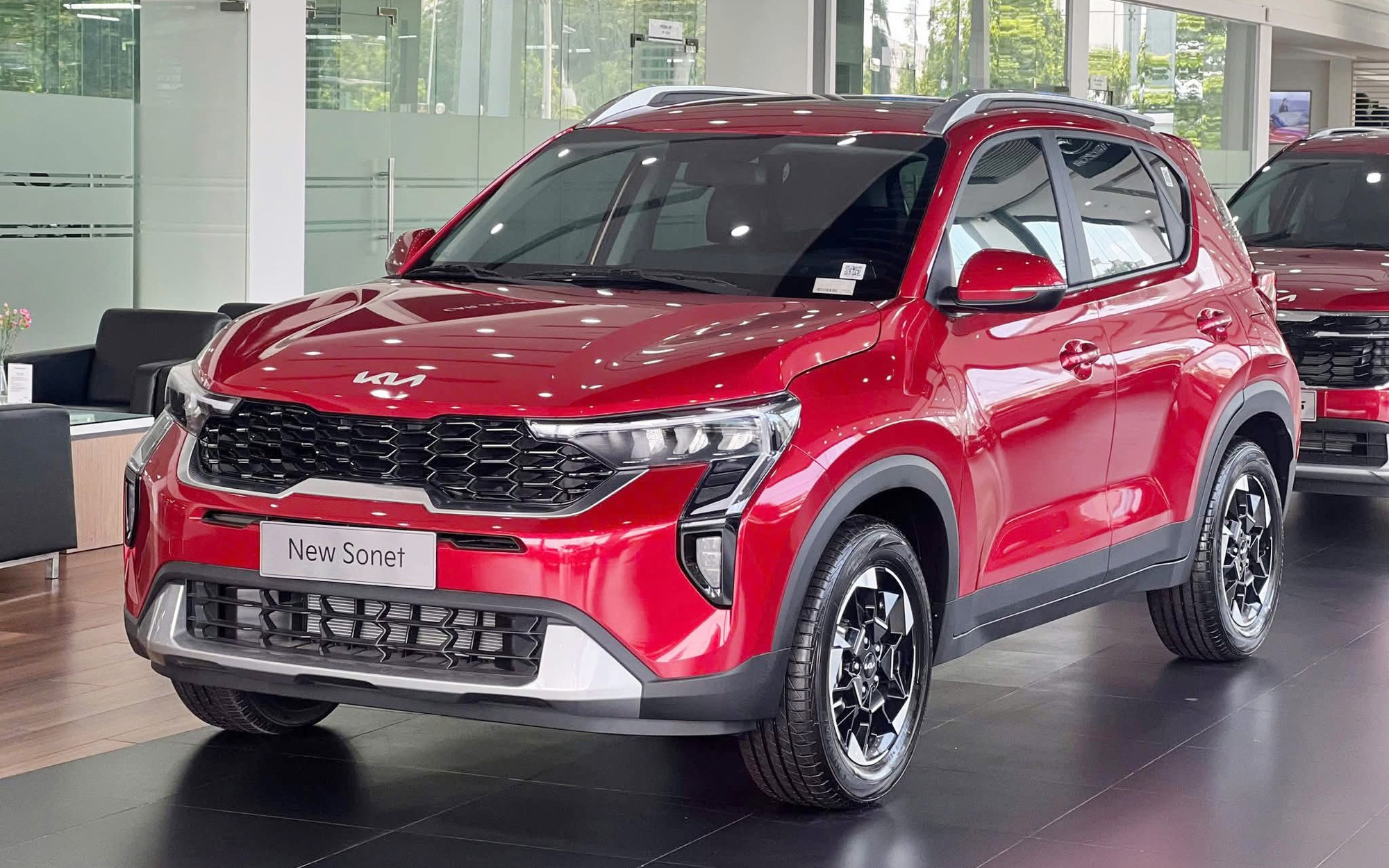 SUV cỡ A đua giảm giá tại Việt Nam: 'Vua doanh số' Sonet rẻ kỷ lục, giá Fronx cũng gần 'kịch sàn' - Ảnh 2