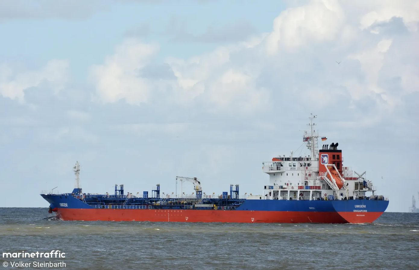 Xin 'giấy thông hành' cho tàu Việt Nam qua eo biển Hormuz - Ảnh 1