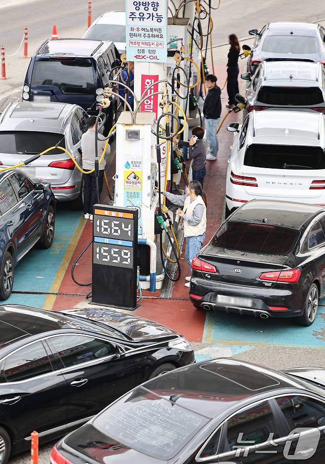 Hình ảnh lạ tại Hàn Quốc ngay sau khi nổ ra xung đột tại Trung Đông - Ảnh 2