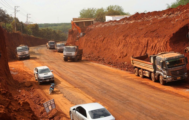 Đề xuất tạm dừng thi công tuyến đường khiến 8 nhà dân 'treo cao' ở Đồng Nai - Ảnh 1