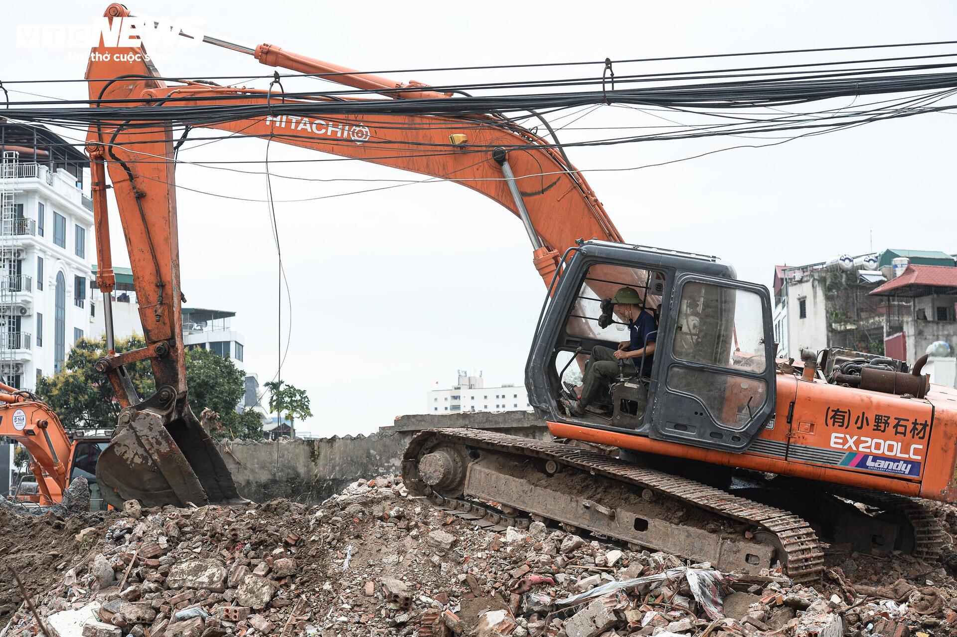Hà Nội 'thần tốc' phá dỡ loạt công trình để làm đường Vành đai 2,5 - Ảnh 6