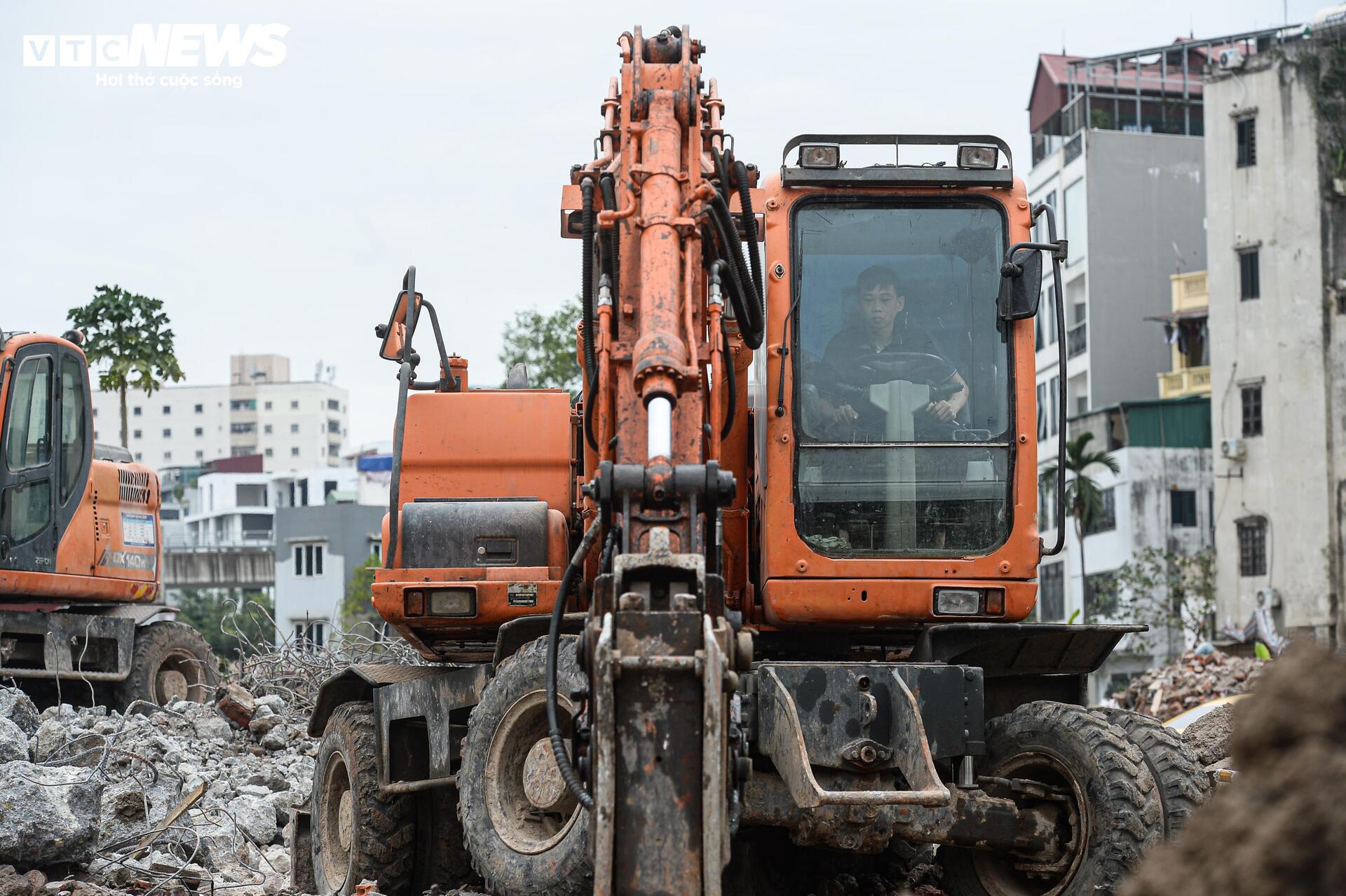 Hà Nội 'thần tốc' phá dỡ loạt công trình để làm đường Vành đai 2,5 - Ảnh 7