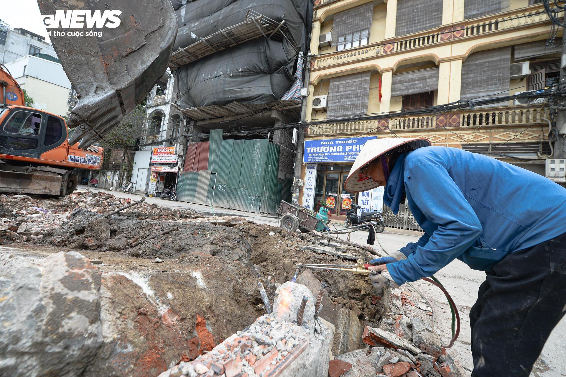 Hà Nội 'thần tốc' phá dỡ loạt công trình để làm đường Vành đai 2,5 - Ảnh 12