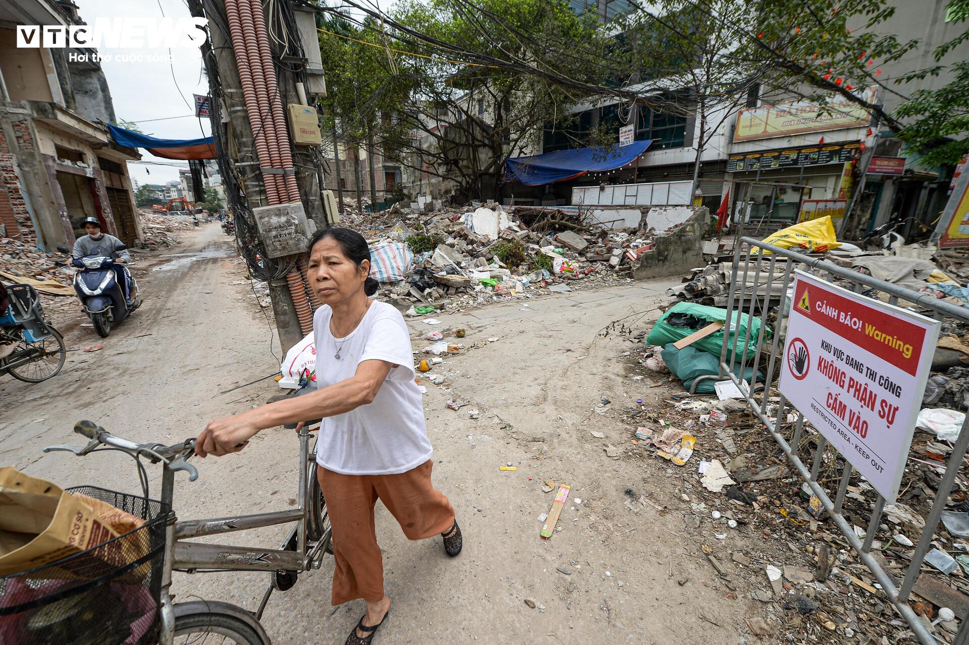 Hà Nội 'thần tốc' phá dỡ loạt công trình để làm đường Vành đai 2,5 - Ảnh 15