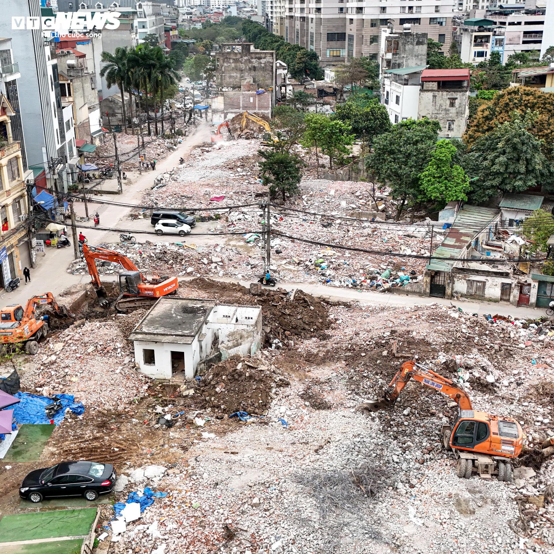 Hà Nội 'thần tốc' phá dỡ loạt công trình để làm đường Vành đai 2,5 - Ảnh 2