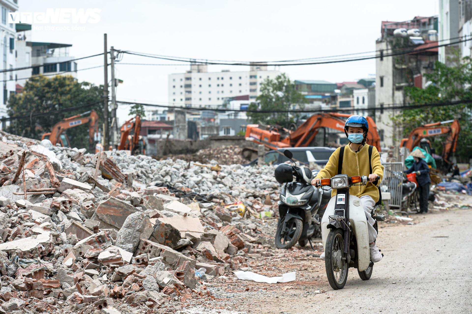 Hà Nội 'thần tốc' phá dỡ loạt công trình để làm đường Vành đai 2,5 - Ảnh 16