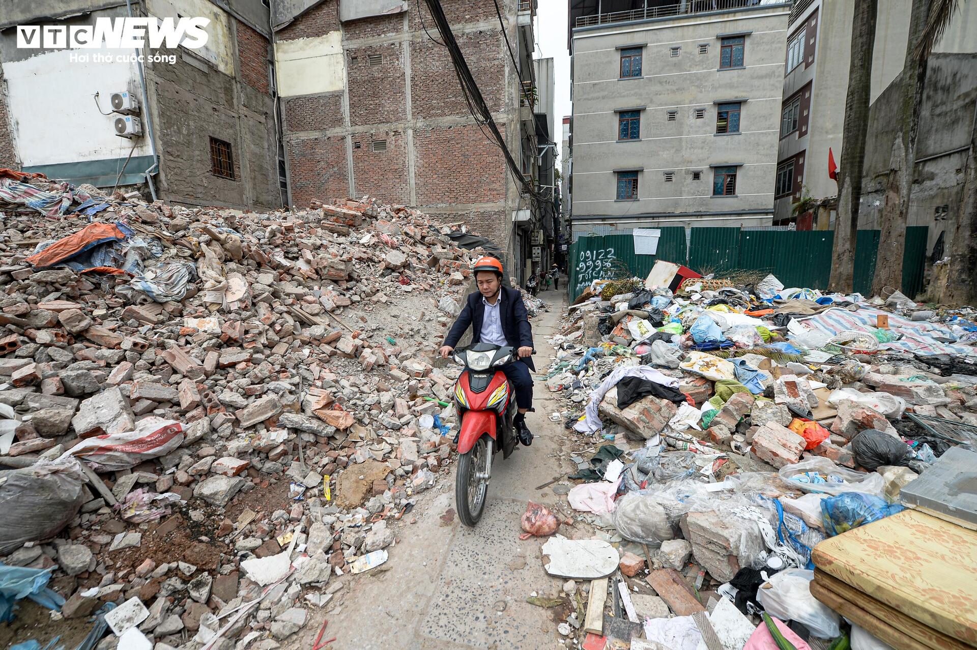 Hà Nội 'thần tốc' phá dỡ loạt công trình để làm đường Vành đai 2,5 - Ảnh 19