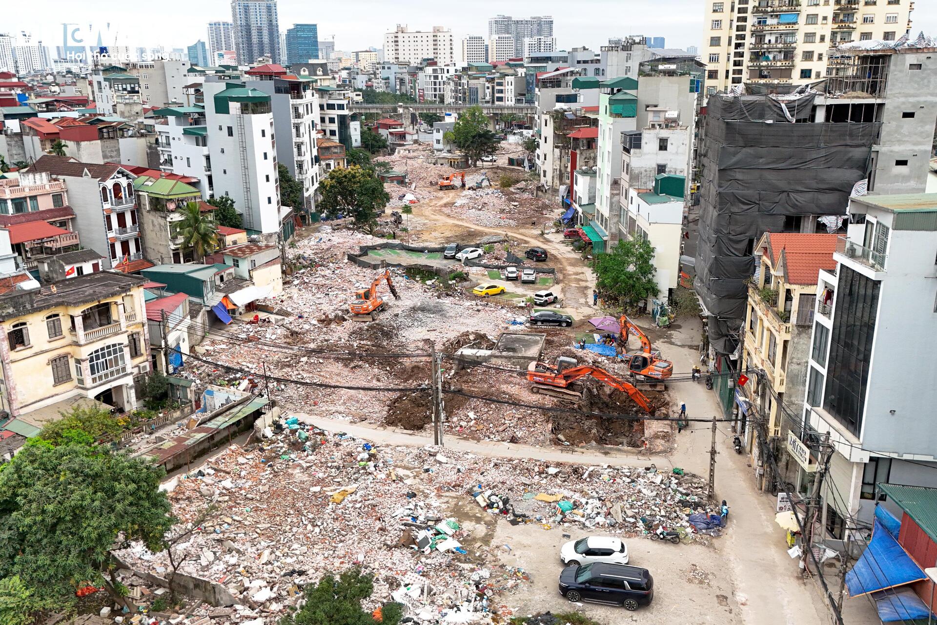 Hà Nội 'thần tốc' phá dỡ loạt công trình để làm đường Vành đai 2,5 - Ảnh 9