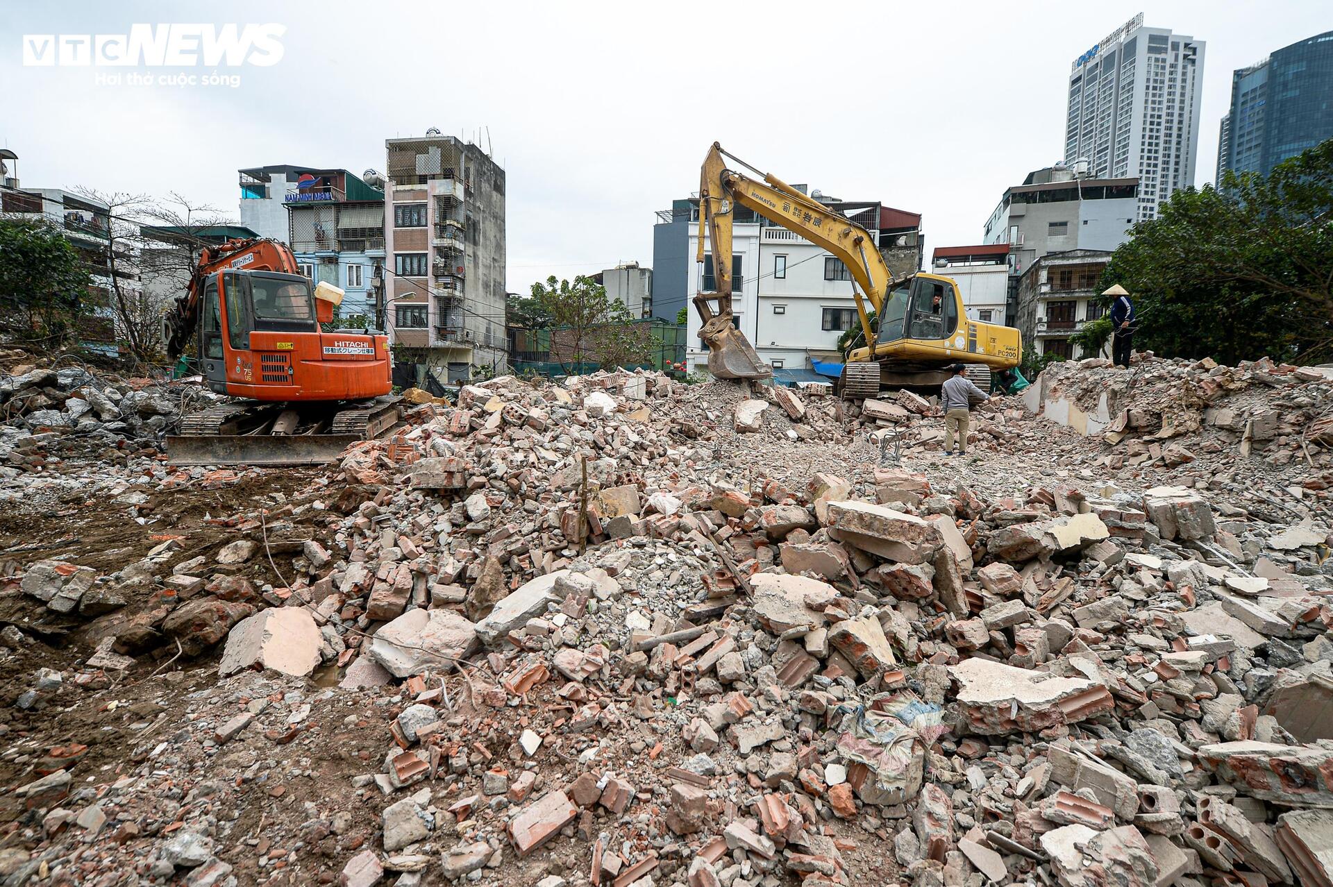 Hà Nội 'thần tốc' phá dỡ loạt công trình để làm đường Vành đai 2,5 - Ảnh 5