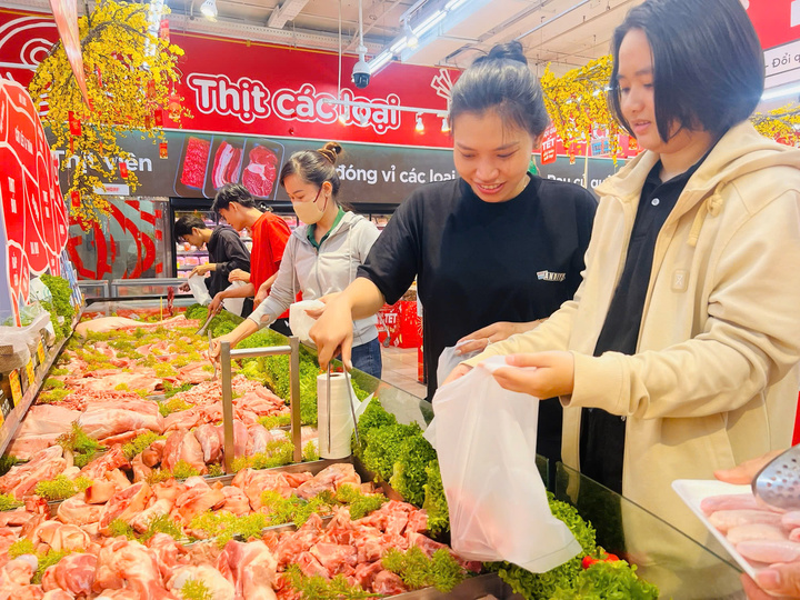 Nhà cung cấp đòi tăng giá hàng hóa, siêu thị nỗ lực giữ giá, hỗ trợ người mua - Ảnh 2