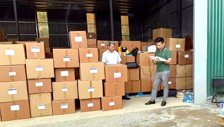 Vứt ổ cứng, sổ sách về thực phẩm giả xuống sông Hồng sau mật báo của cựu công an - Ảnh 1