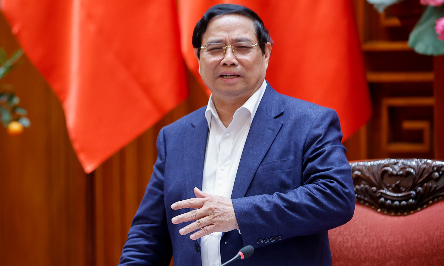 Thủ tướng: Khuyến khích người dân ưu tiên sử dụng xe điện, nhiên liệu sinh học - Ảnh 1