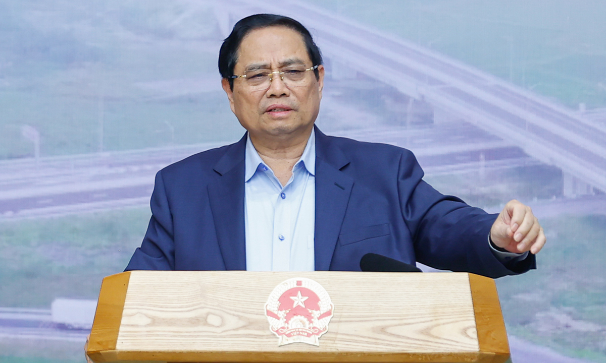 Thủ tướng: Tiếp tục đầu tư đường bộ, đường sắt nối với sân bay Long Thành - Ảnh 1