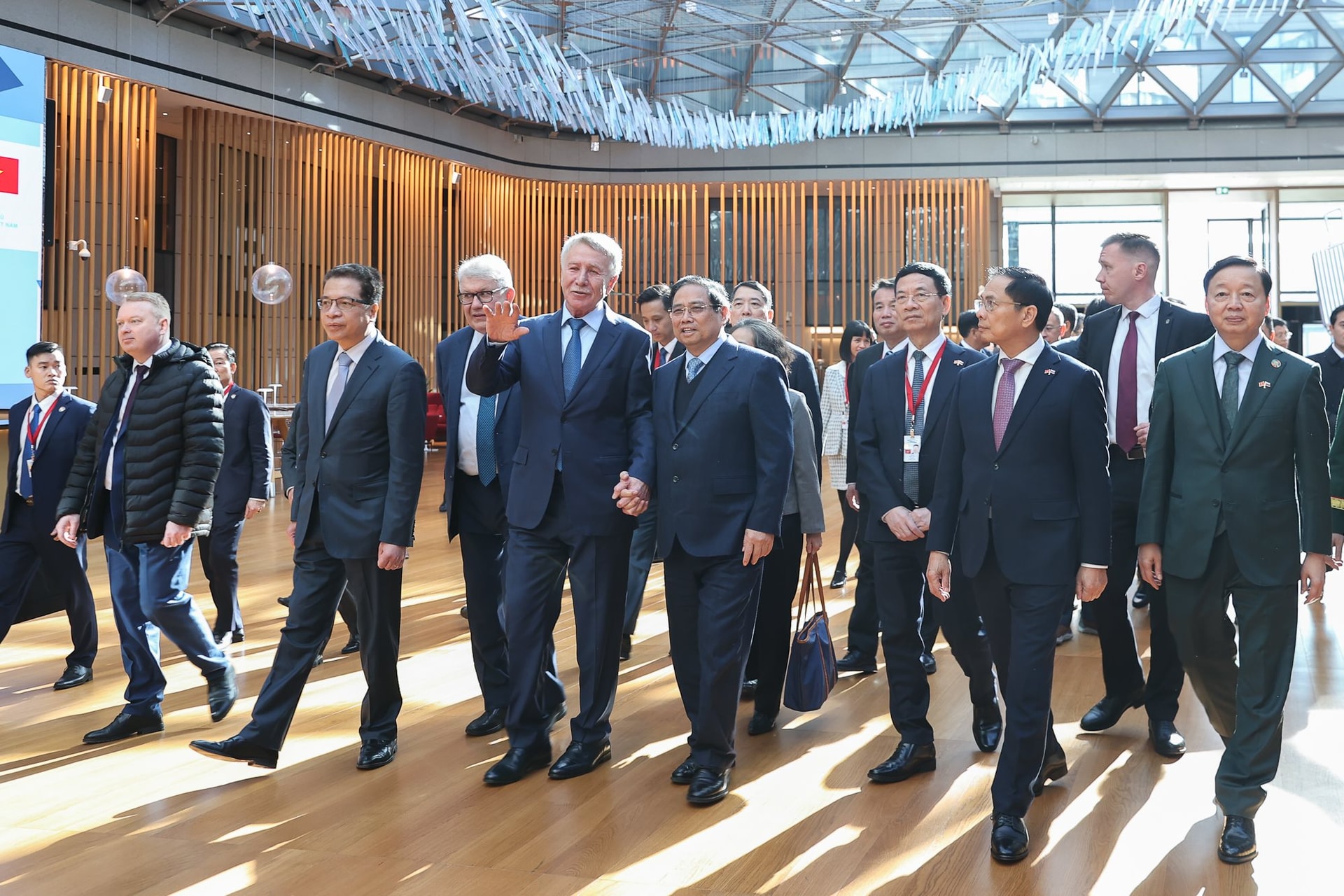 Thăm Tập đoàn khí đốt hàng đầu Nga, Thủ tướng hoan nghênh xây kho cảng LNG, nhà máy điện khí ở Việt Nam - Ảnh 4