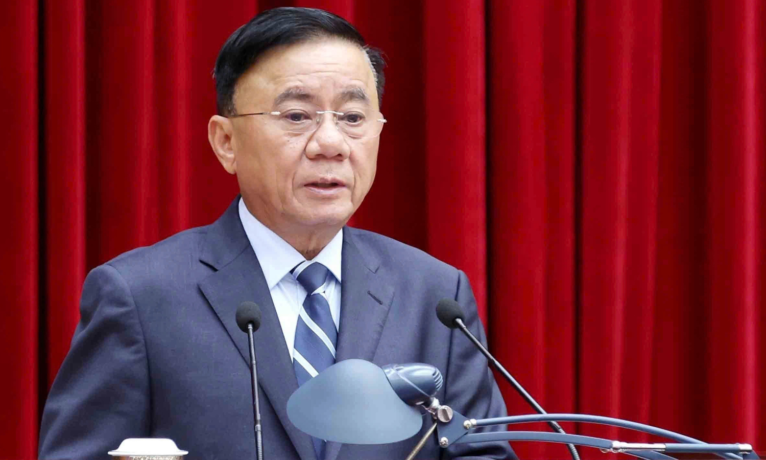 Bộ Chính trị: Giảm thiểu biến động tăng giá nguyên liệu, nhiên liệu trong nước - Ảnh 1