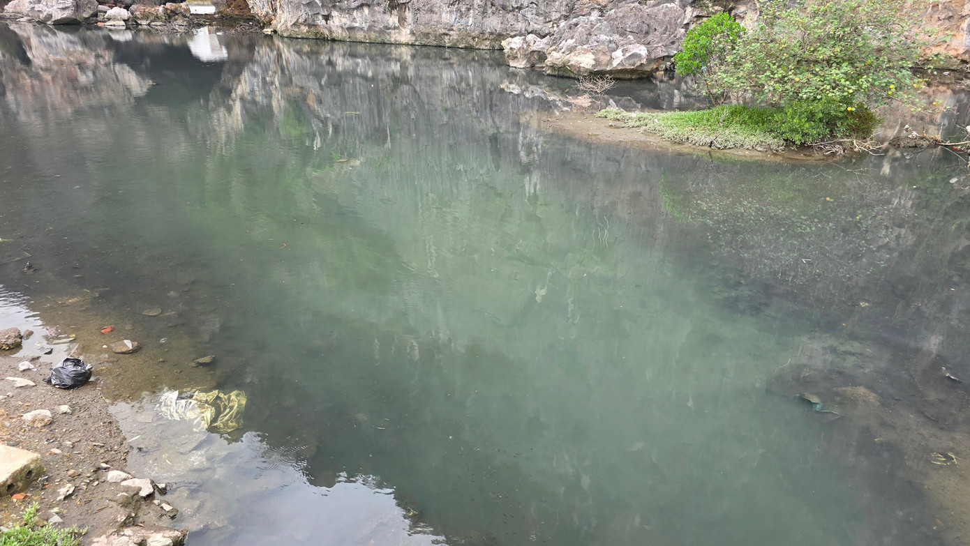 Cận cảnh ‘kênh khu nhà giàu’ ở Quảng Ninh ô nhiễm nặng - Ảnh 10