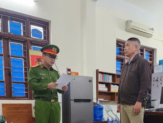 “Bán chui” 16 thửa đất, nguyên bí thư chi bộ và trưởng thôn bị khởi tố - Ảnh 1