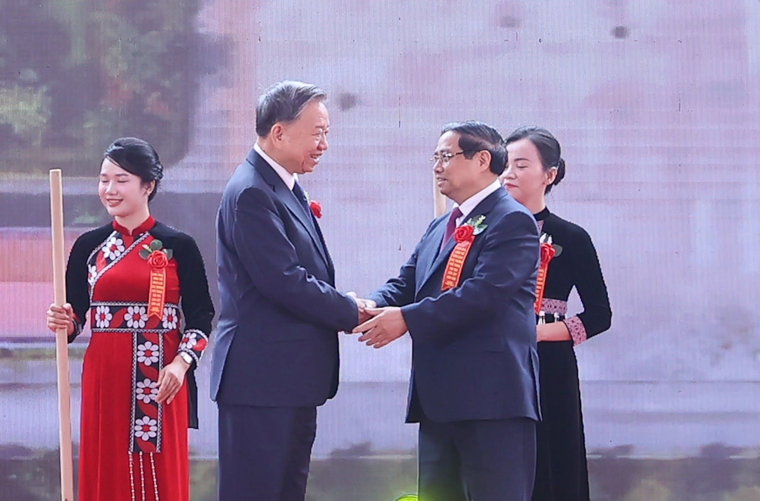 Đúng 8h sáng nay, Việt Nam thiết lập một kỷ lục ý nghĩa với 30.000 tỷ đồng, cả nước đồng loạt khởi công - Ảnh 5