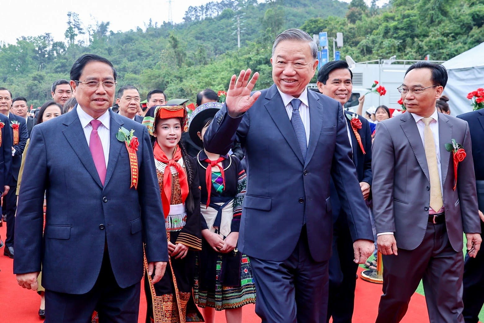 Đúng 8h sáng nay, Việt Nam thiết lập một kỷ lục ý nghĩa với 30.000 tỷ đồng, cả nước đồng loạt khởi công - Ảnh 1