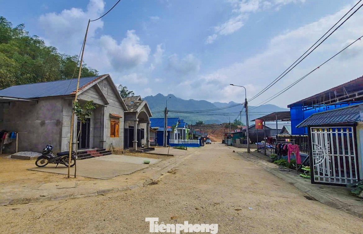 Đổ nợ vì trót vay tiền xây nhà tái định cư, chờ nhà nước hỗ trợ - Ảnh 1