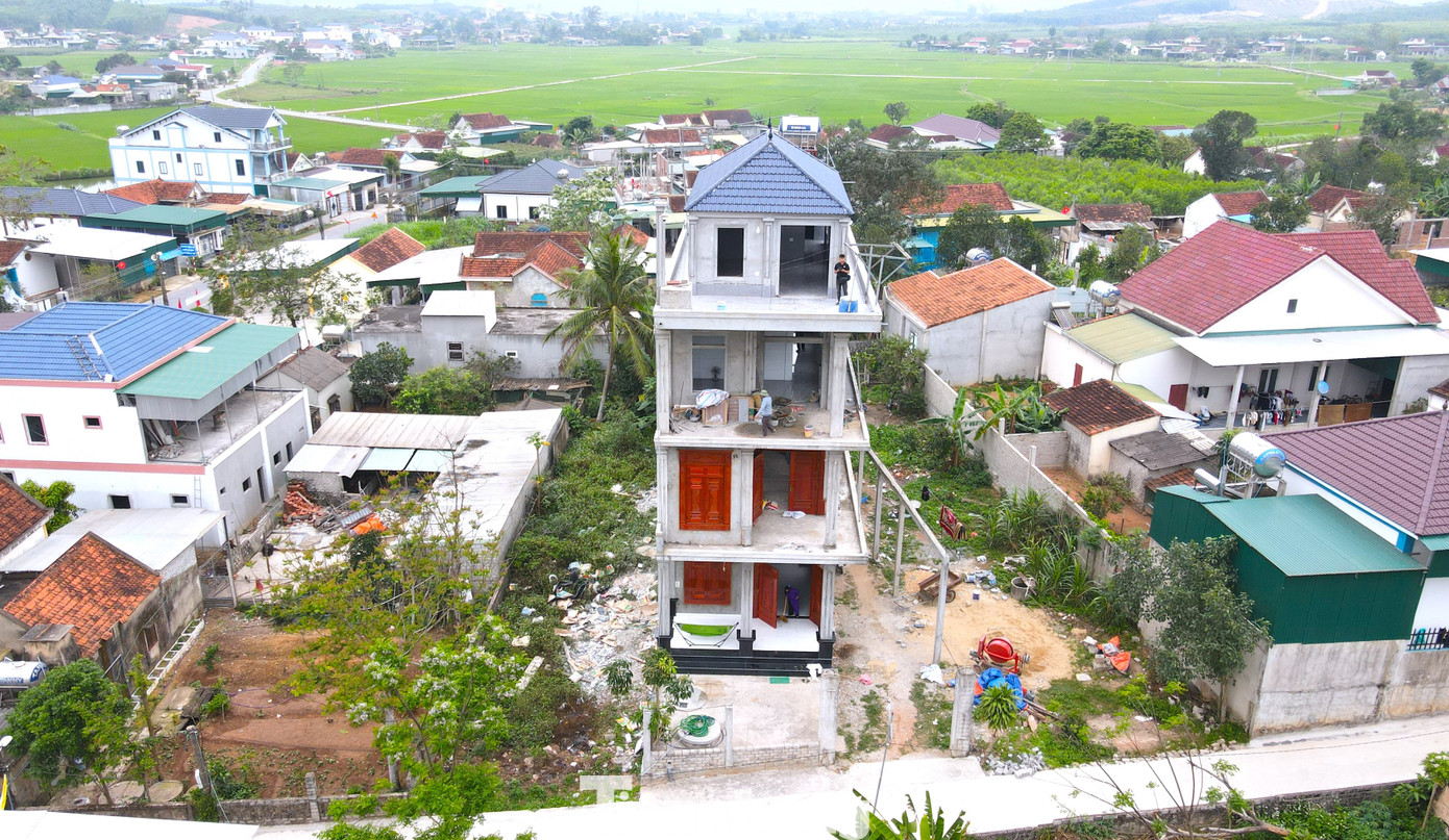 Bất ngờ về người đàn ông mù rong ruổi bán tăm, xây căn nhà 5 tỷ đồng - Ảnh 1