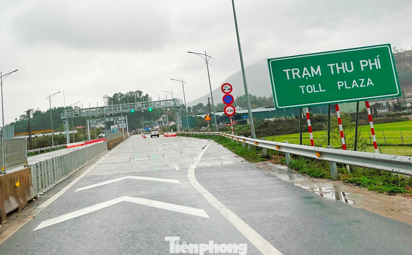 Tận thấy các trạm thu phí tự động hiện đại vừa vận hành trên cao tốc Bắc - Nam - Ảnh 1