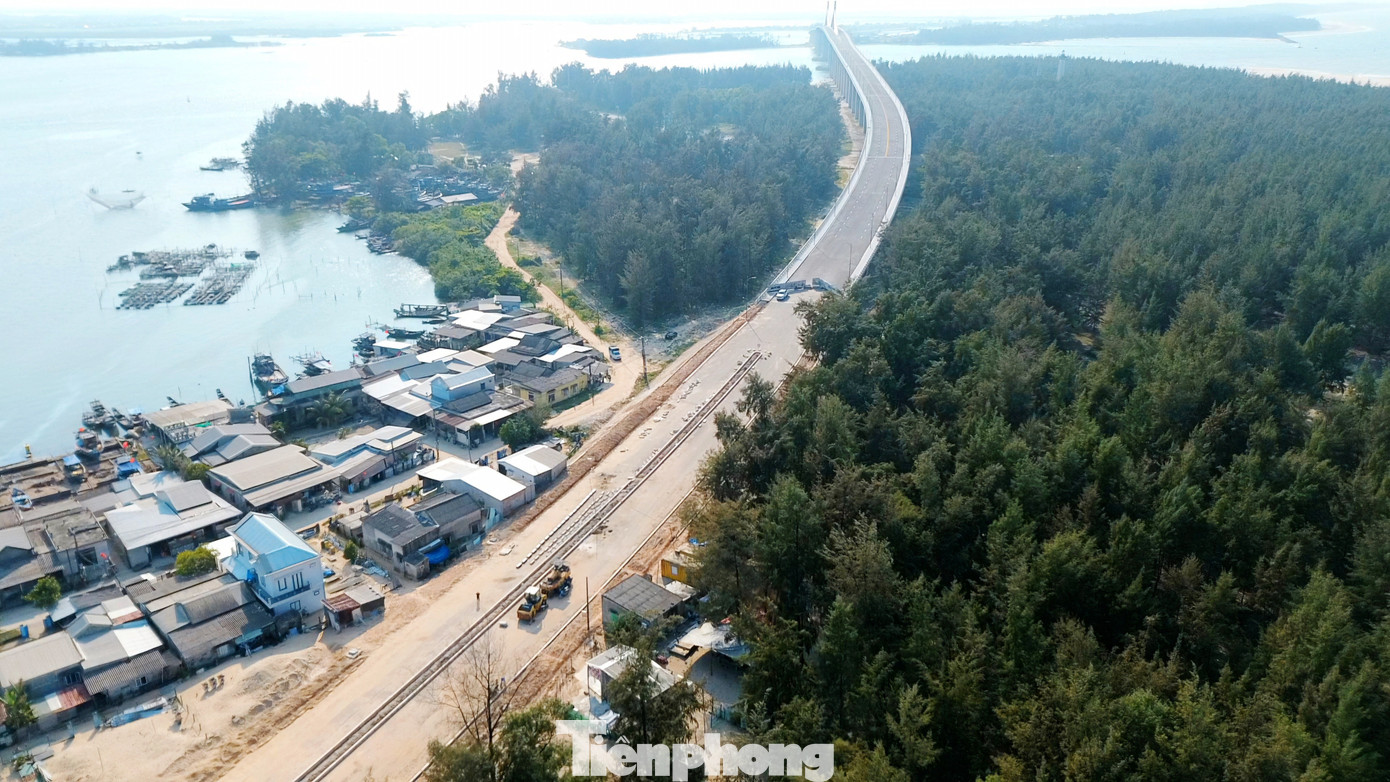 Nhiều lần lỡ hẹn, bao giờ cầu vượt cửa biển 2.400 tỷ đồng tại Huế về đích? - Ảnh 1