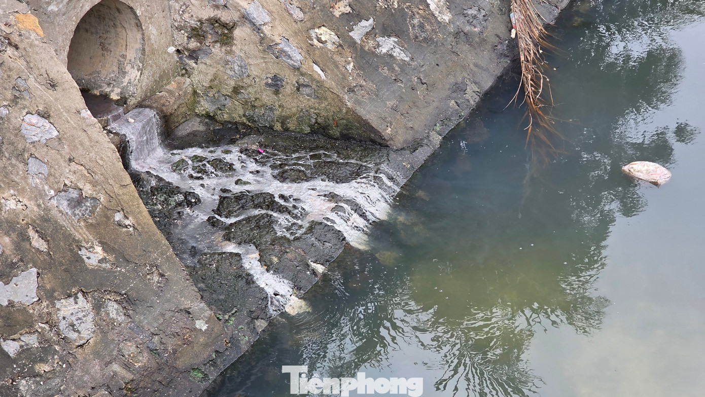 Cận cảnh ‘kênh khu nhà giàu’ ở Quảng Ninh ô nhiễm nặng - Ảnh 4